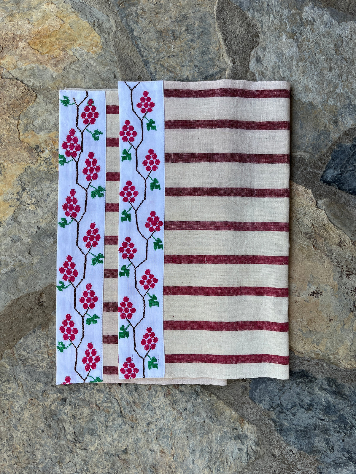 VINE Vintage Linen Placemats | Set of 2