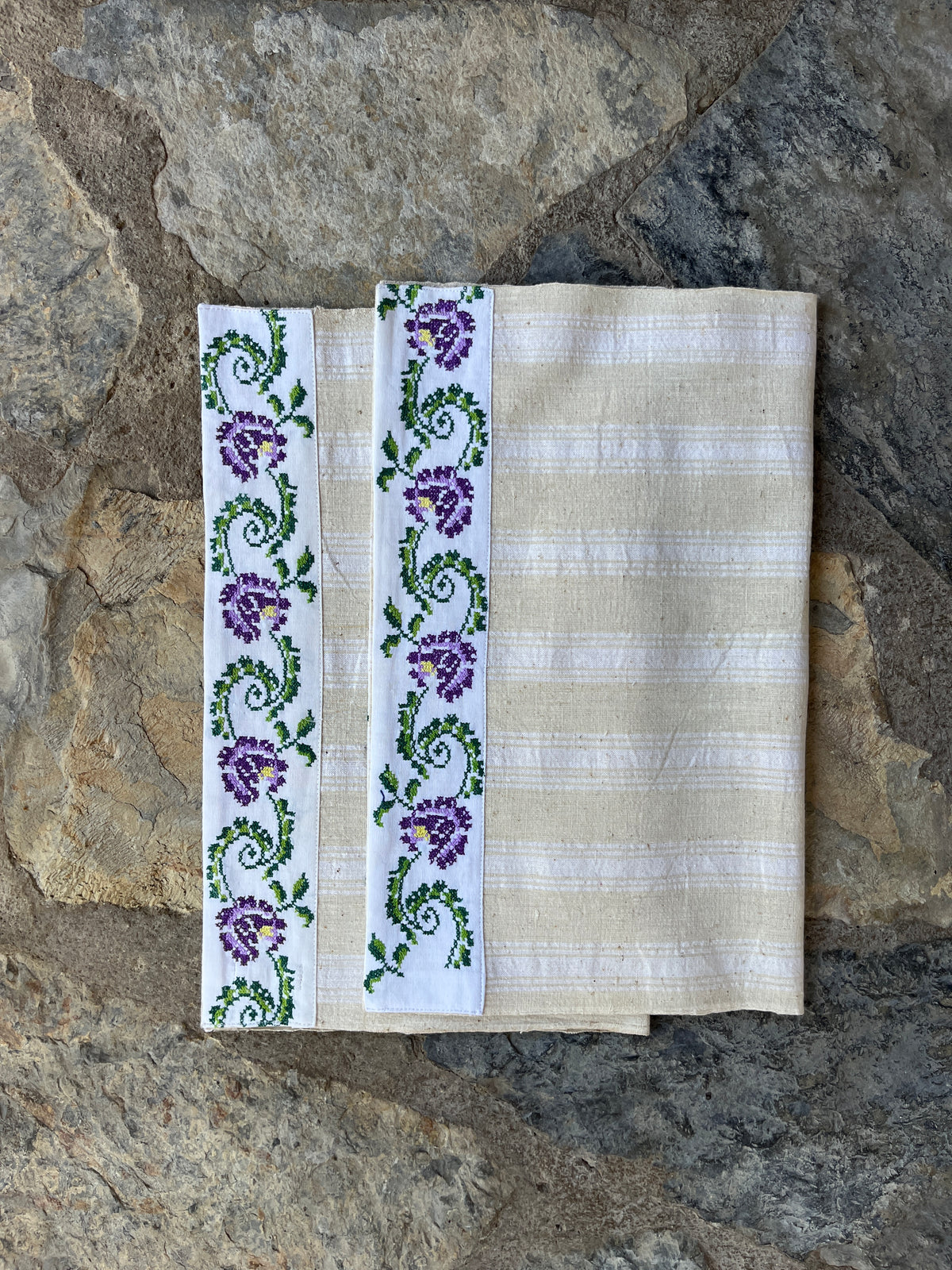 IRIS Vintage Linen Placemats | Set of 2
