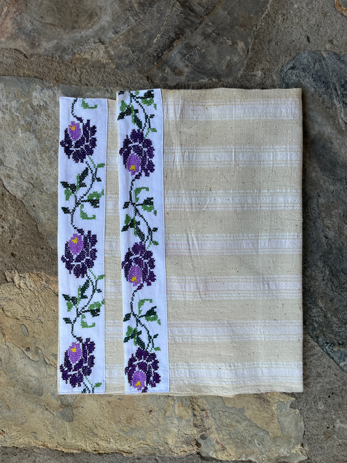 VIOLET Vintage Linen Placemats | Set of 2